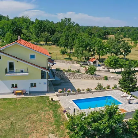 Holiday home Beautiful In With Kitchen Gornji Vinjani