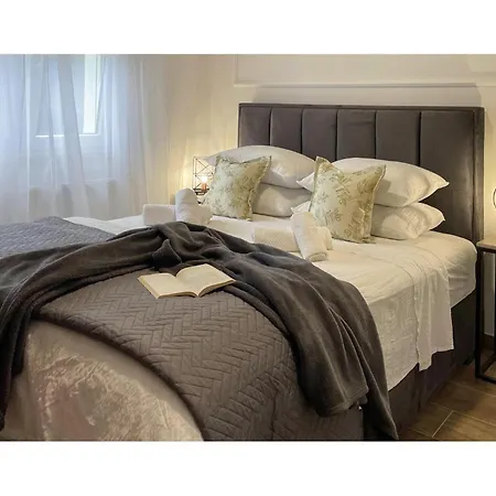 Beautiful In With Kitchen Holiday home *