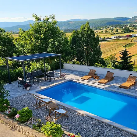 Beautiful In With Kitchen Holiday home